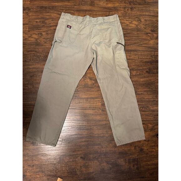 Wrangler Tan Khaki Cargo Pants Casual/Workwear Men’s Size 42/32 - Picture 1 of 7